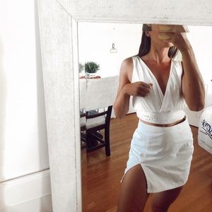 URBAN OUTFITTERS white stretchy / flowy  tank